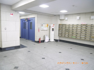 【エントランス】 | エントランス内部も開放感があります。