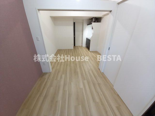 セレニテ神戸ミラクの洋室