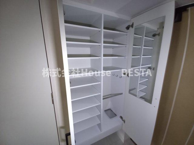 レジュールアッシュ神戸VIVANTの収納