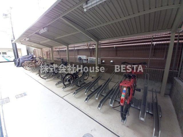 レジュールアッシュ神戸VIVANTの駐車場