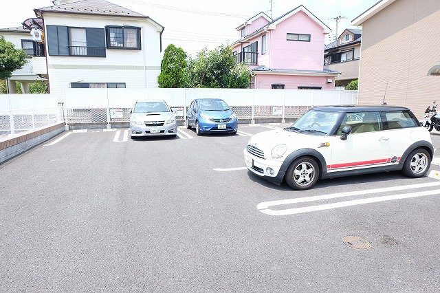 ウィステリアタウンⅢの駐車場