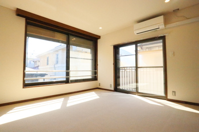 ◇大きな窓のある二面採光のお部屋です◇