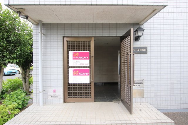 明るく開放感のあるエントランスです♪