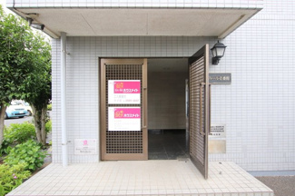 明るく開放感のあるエントランスです♪