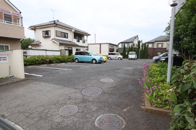 ★敷地内駐車場★（空き状況・使用料等詳細はご確認下さい）