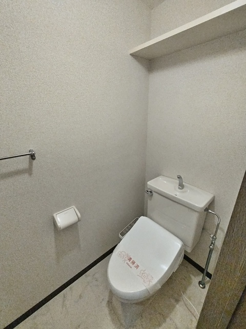 ★落ち着ける独立したトイレスペース★
