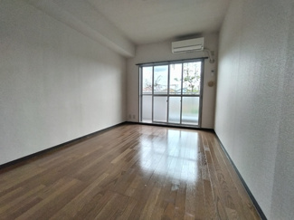 ★南向きの洋室6帖★
