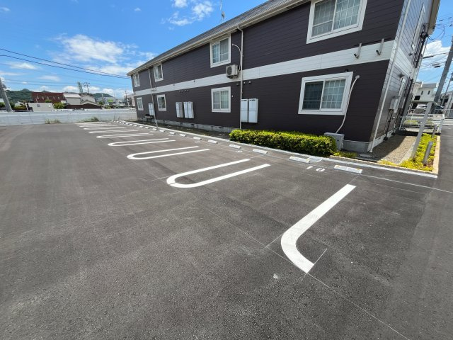 シャルマンヴィレッジ　Ｂの駐車場
