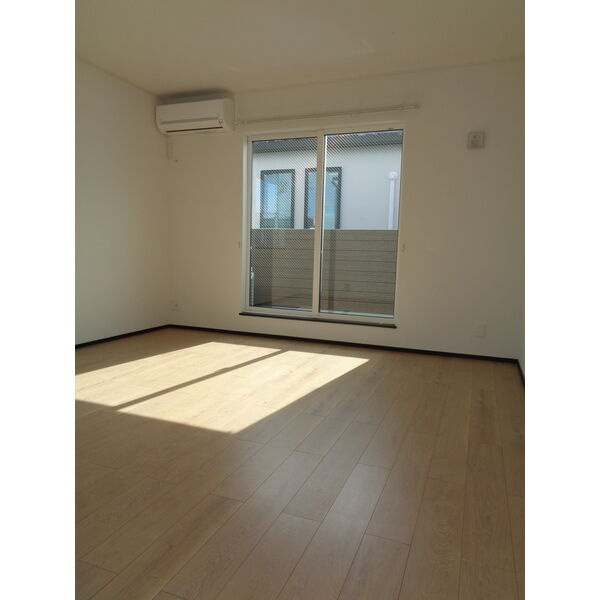 グランドガーデンの居間・リビング