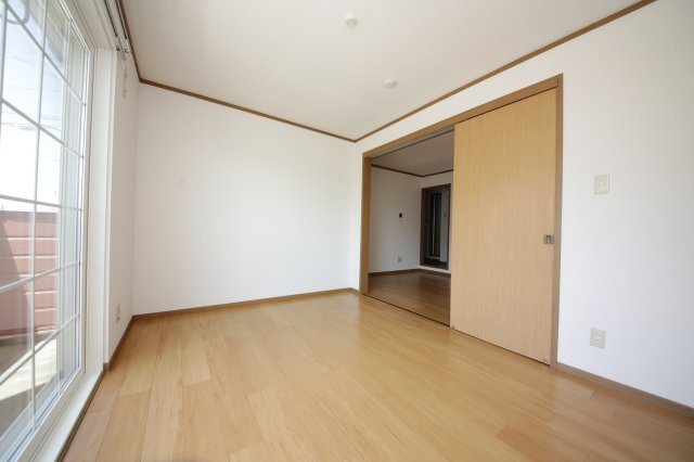 コートピア Dの内装|別部屋反転間取りのお写真となります。