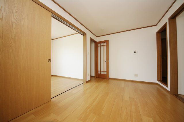 コートピア Dの収納|別部屋反転間取りのお写真となります。