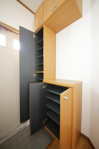コートピア Dの内装|別部屋反転間取りのお写真となります。
