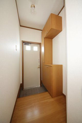 コートピア Dの玄関|別部屋反転間取りのお写真となります。