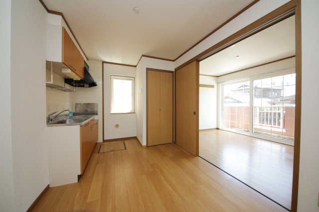 コートピア Dの内装|別部屋反転間取りのお写真となります。