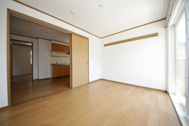 コートピア Dの内装|別部屋反転間取りのお写真となります。