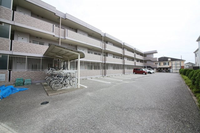 プラネットDの駐車場