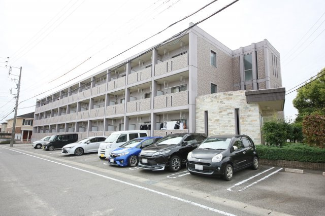 プラネットDの駐車場