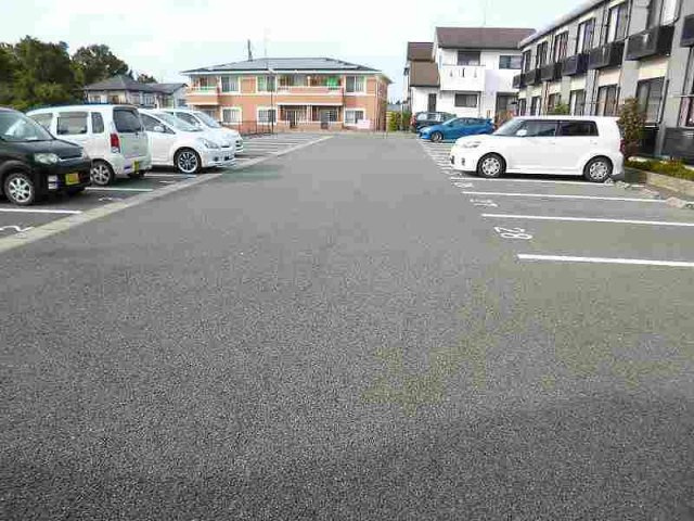 レオパレスサウス　ウインドⅠの駐車場