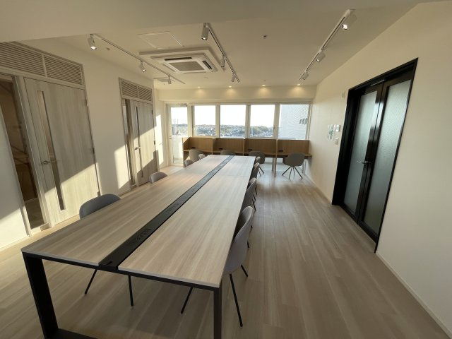 NEUA　NARUMIの内装|最上階パーティ＆ワーキング共用スペース