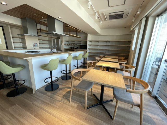 NEUA　NARUMIの内装|最上階パーティ＆ワーキング共用スペース
