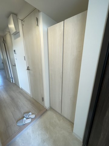 NEUA　NARUMIの玄関