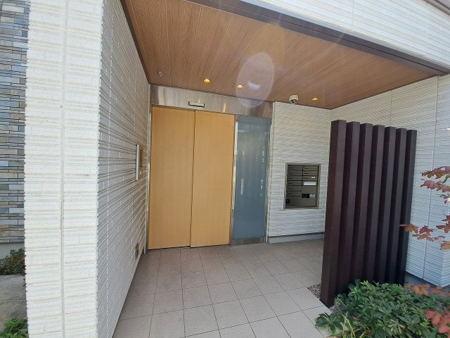 ShaMaison甲子園町のエントランス