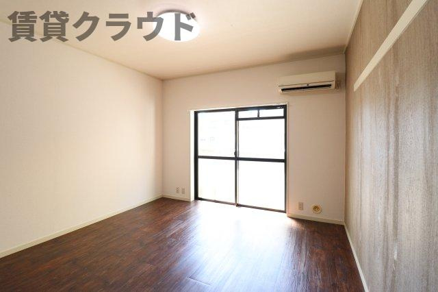 ミルフィーユの寝室|広くて明るい寝室