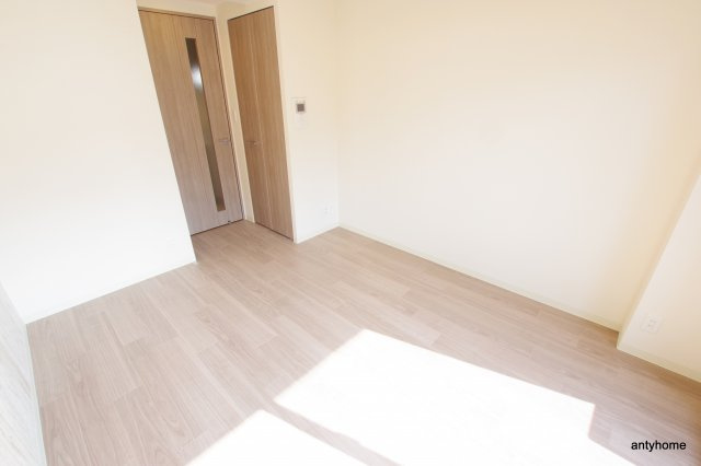 プレサンス新大阪ジェイズ　仲介手数料無料の居間・リビング