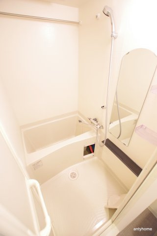 プレサンス新大阪ジェイズ　仲介手数料無料の浴室