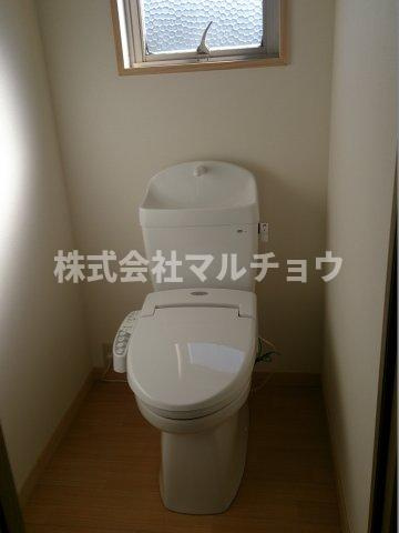 西越ビルのトイレ|落ち着いた色調のトイレです