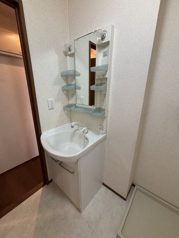 メゾン　アズールA棟の洗面所