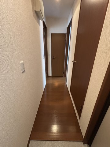 メゾン　アズールA棟の玄関