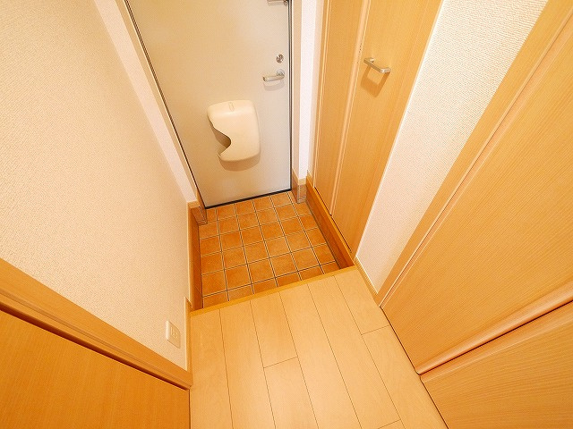 ウエストメゾンＢの玄関|ゆったりとした玄関です