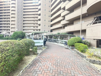 【駐車場】 | マンション敷地内に屋根付き自転車駐輪場ございます。