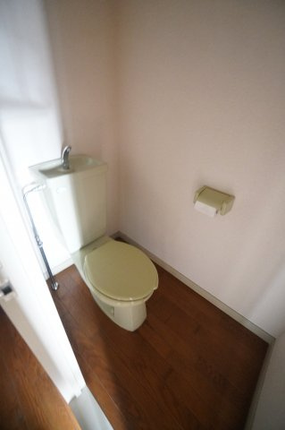 【トイレ】 | ミルフィーユ | ※同物件・反転タイプの写真です。