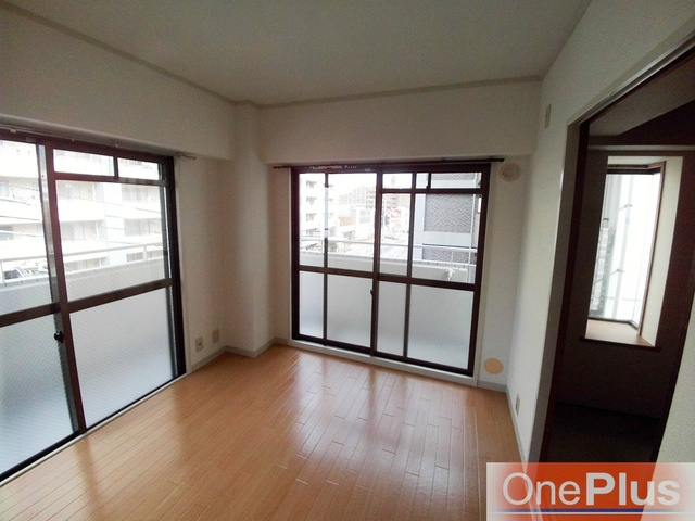 信和マンションの洋室