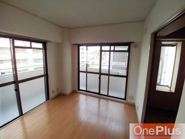 信和マンションの居間・リビング