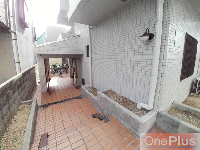 信和マンションのエントランス