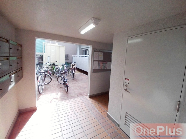 信和マンションのロビー