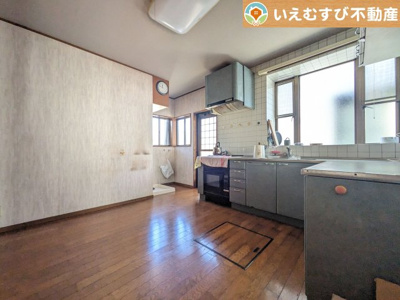 【ダイニング】 | 熊谷市石原　中古戸建 | 勝手口付きで便利です