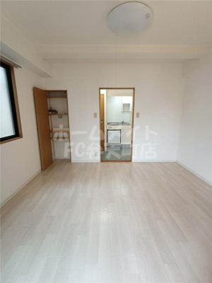 【居間・リビング】 | THE CITY弁天町 | こちらの居間で趣味の時間をお楽しみください