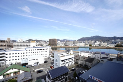 【展望】 | 【上質リノベ】パラッシオ東雲8F | 【四季を感じる】
四季の移ろい・爽やかな青空や風を感じられ
自然を愉しめるパノラマビュー。
毎日の暮らしに余裕を感じさせてくれる、
遮る物の無い開放的な眺望を是非、ご堪能ください。