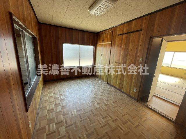 ６２５７０　本巣市上保中古戸建ての洋室