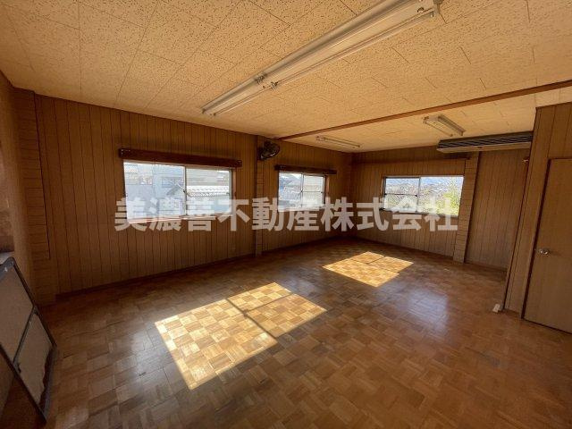 ６２５７０　本巣市上保中古戸建ての洋室