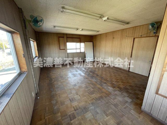 ６２５７０　本巣市上保中古戸建ての洋室