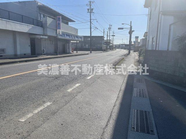 ６２５７０　本巣市上保中古戸建ての前面道路含む現地写真