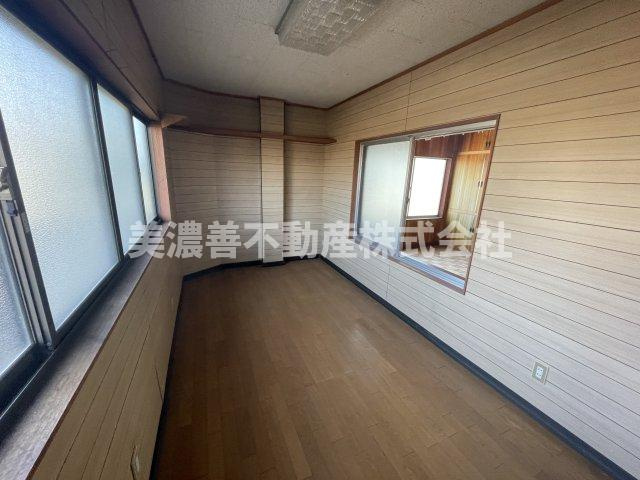 ６２５７０　本巣市上保中古戸建ての洋室