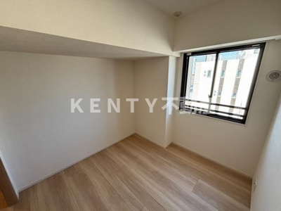 【寝室】 | ウェルスクエア西蒲田 | 広くて明るい寝室