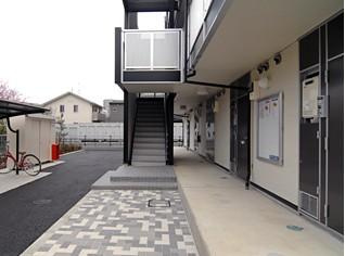 レオパレスロワジールのエントランス