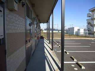 レオパレスブロッサムの玄関